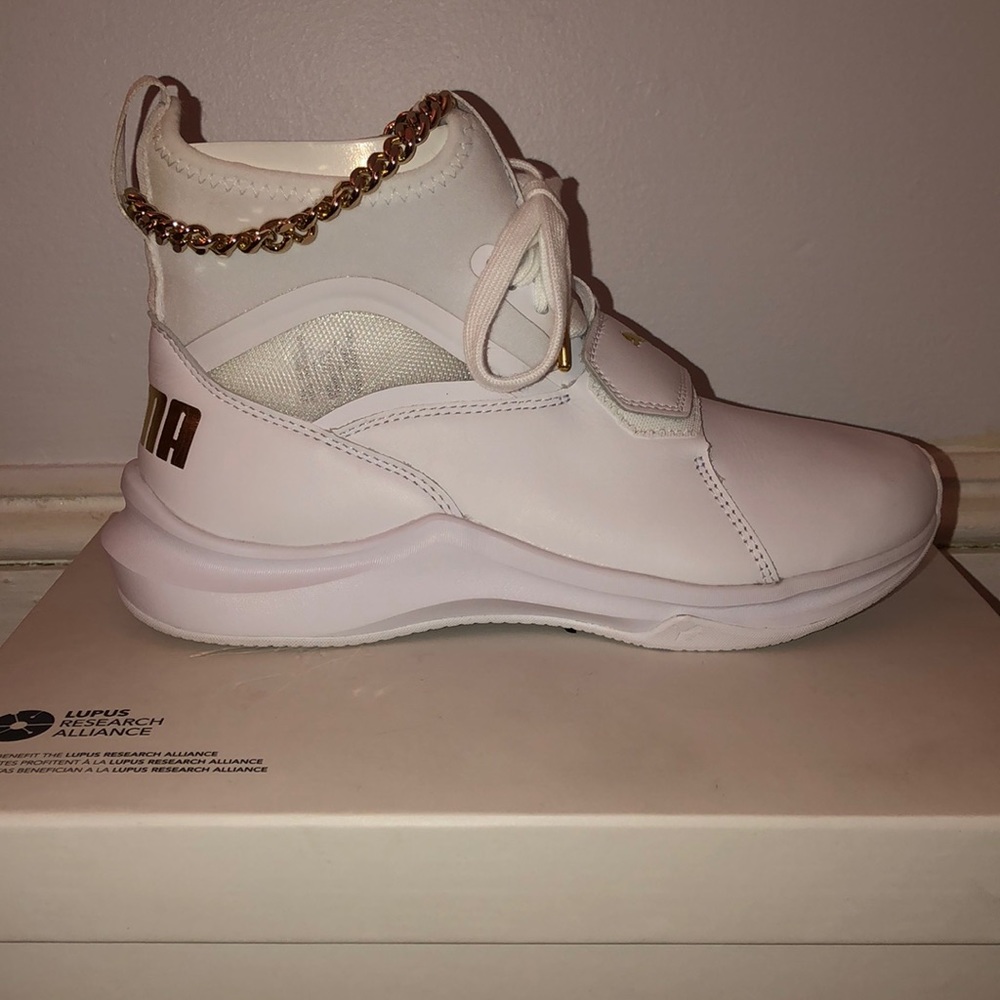 WHITE AND GOLD PUMA SNEAKERS US 5.5